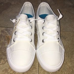 White Blowfish Malibu w/laces 9.5 BNWT no box